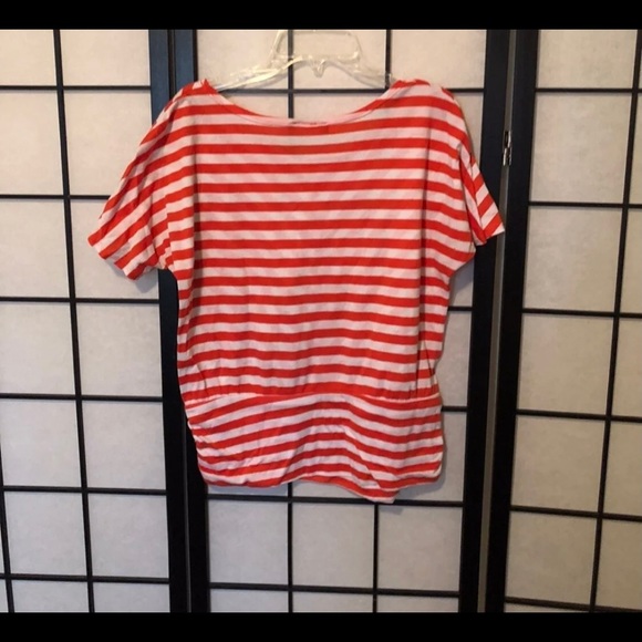 Guess brand sliming style diagonal lines summer top. - Picture 3 of 4
